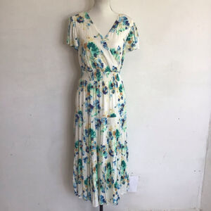 NWT- Tinsel Women Elegant Petite Floral Maxi Dress in White and Blue